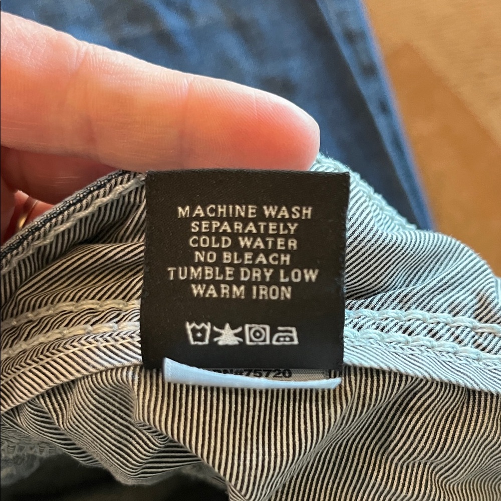 Buckle Men's Relaxed Jeans in Washed Blue - Picture 8 of 8